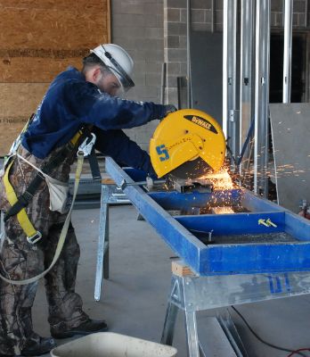 img-cutting-exterior-metal-framing